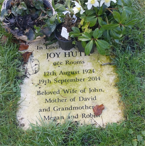 Photo of the grave of JOYCE G. HUTH (née ROOMS)