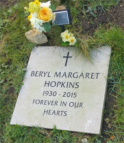 Photo of the grave of BERYL MARGARET HOPKINS (née GUY)