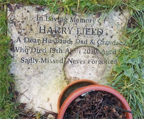 Photo of the grave of HARRY FIELD