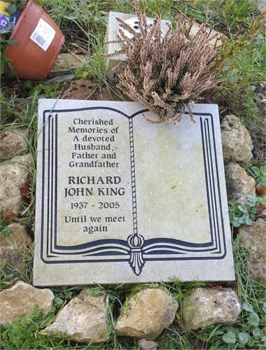 Photo of the grave of RICHARD JOHN KING