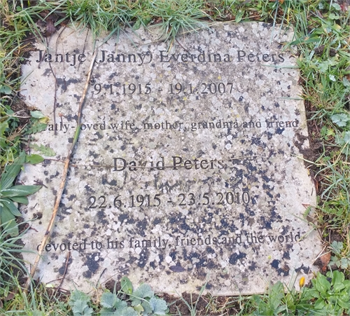 Photo of the grave of (JANNY) JANTJE EVERDINA PETERS