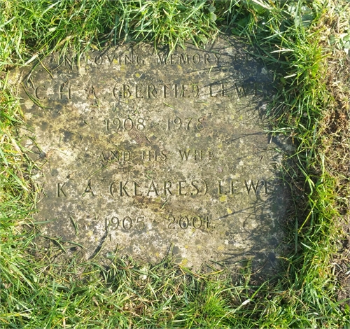 Photo of the grave of (KLARES) WENDLA KLARES ARLA LEWES (née LINDER)