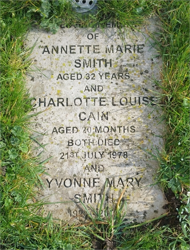 Photo of the grave of YVONNE MARY SMITH