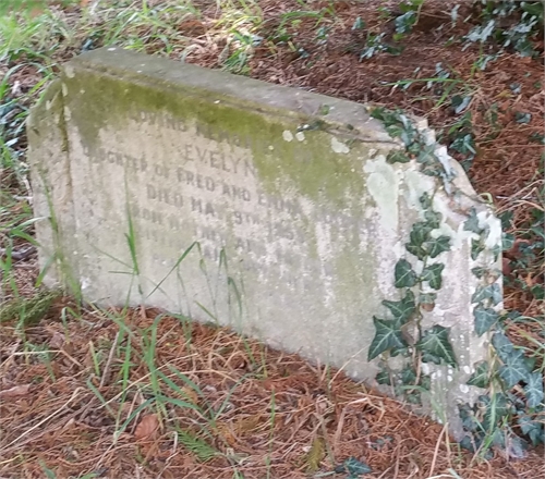 Photo of the grave of EVELYN BEATRICE PERT (née COOPER)