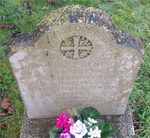 Photo of the grave of CAPTAIN (LARRY) ARTHUR EDWIN LAWRENCE HOLT-KENTWELL M.B.E.