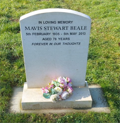 Photo of the grave of MAVIS STEWART BEALE (née MAXWELL)