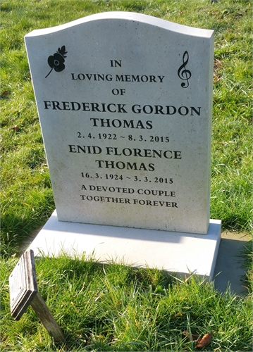 Photo of the grave of ENID FLORENCE THOMAS (née BADDER)