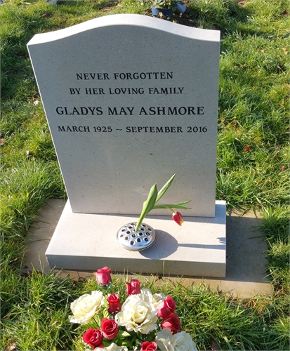 Photo of the grave of GLADYS MAY ASHMORE (née HASKINS)