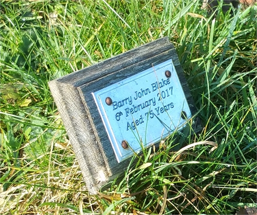 Photo of the grave of BARRY JOHN BLAKE