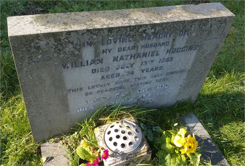 Photo of the grave of EVA HUGGINS (née GALE)