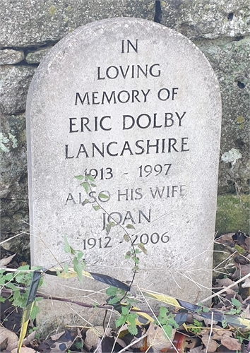 Photo of the grave of JOAN LANCASHIRE (née POWELL)