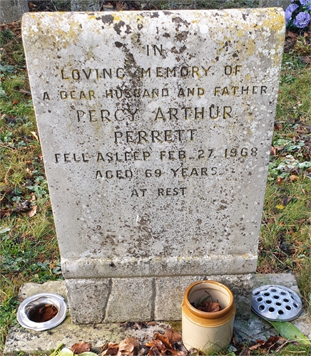 Photo of the grave of PERCY ARTHUR PERRETT