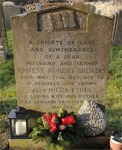 Photo of the grave of ERNEST ROBERT BROADIS