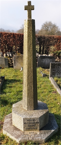 Photo of the grave of (NIN) BERYL ELIZABETH MULLINS