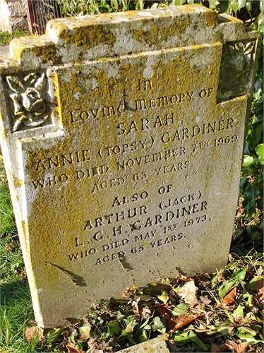 Photo of the grave of (TOPSY) SARAH ANNIE GARDINER (née SMITH)