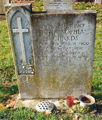 Photo of the grave of JULIA SOPHIA RICHARDS