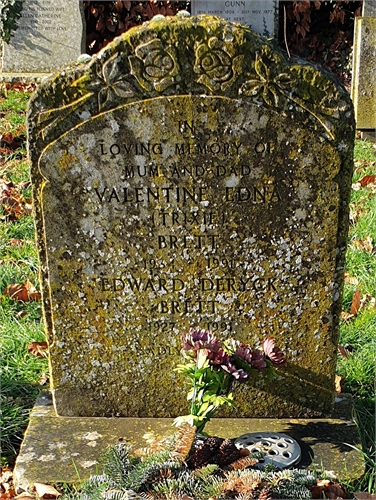 Photo of the grave of (TRIXIE) VALENTINE EDNA BRETT (née BATEMAN)