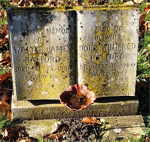 Photo of the grave of DORIS WINIFRED LOCKSTONE HALFORD (née WRIGHT/LOCKSTONE)