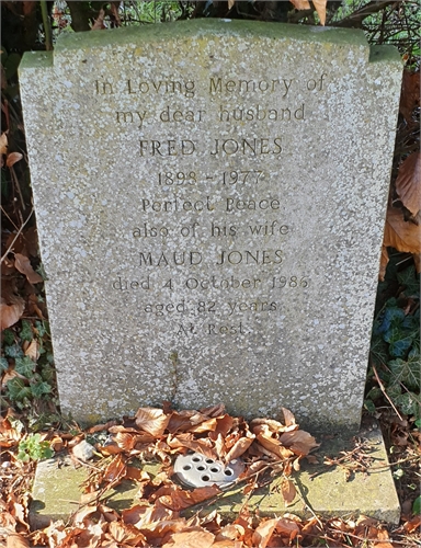 Photo of the grave of FRED JONES