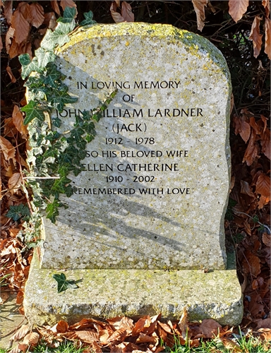 Photo of the grave of (JACK) JOHN WILLIAM LARDNER