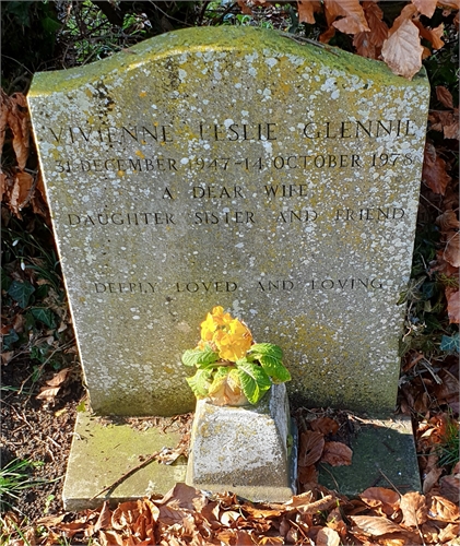 Photo of the grave of VIVIENNE LESLIE GLENNIE (née MILN)