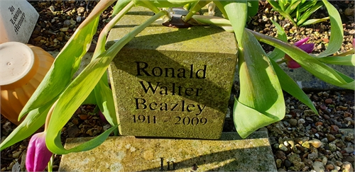 Photo of the grave of RONALD WALTER BEAZLEY