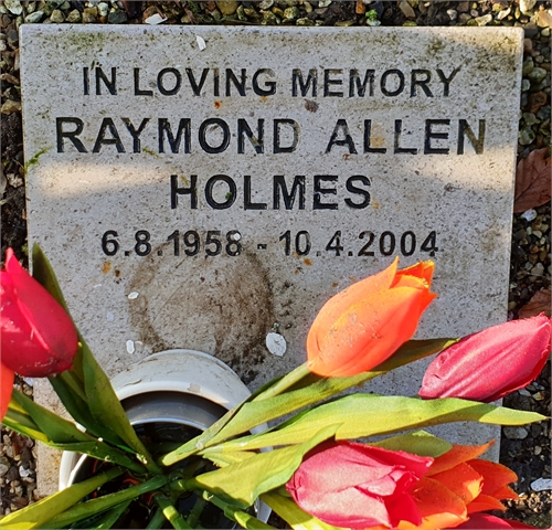 Photo of the grave of RAYMOND ALLEN HOLMES