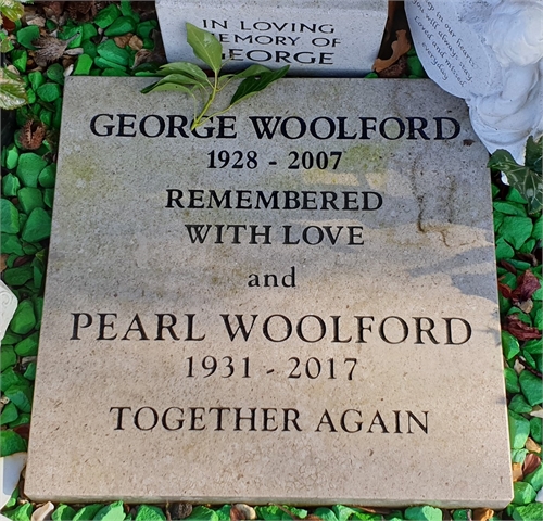 Photo of the grave of PEARL J. R. WOOLFORD (née CLARKE)