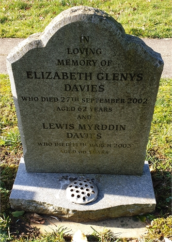 Photo of the grave of ELIZABETH GLENYS DAVIES