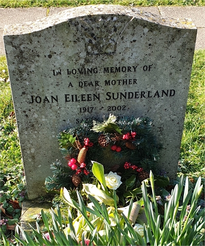 Photo of the grave of JOAN EILEEN SUNDERLAND