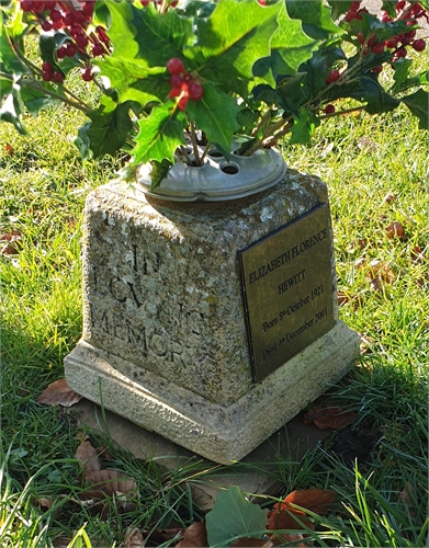 Photo of the grave of ELIZABETH FLORENCE HEWITT (née COX)