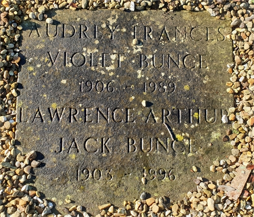 Photo of the grave of LAWRENCE ARTHUR JACK BUNCE